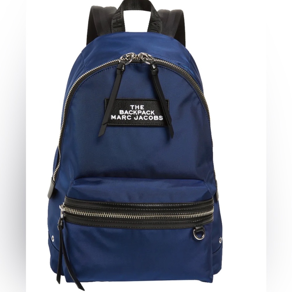 THE MARC JACOBS – The Large Backpack
NIGHT BLUE